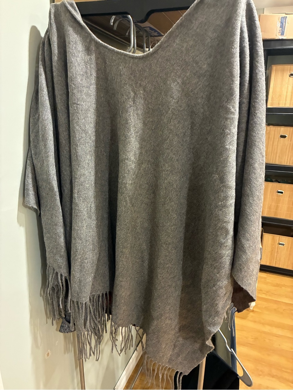 Women's Gray Fringe Knit shawl